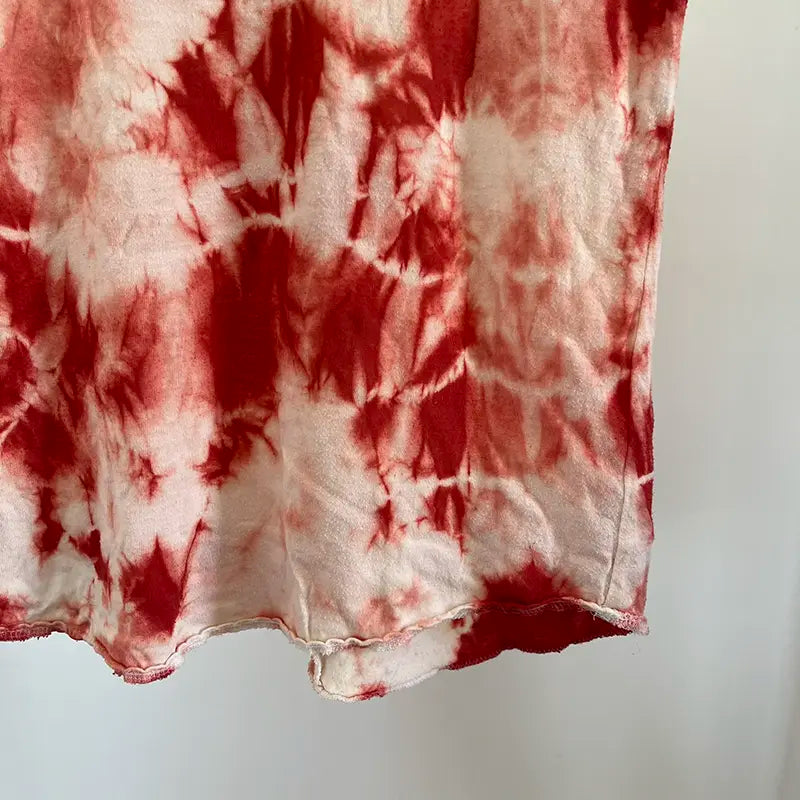 Détail tye and die chibori rouge garance